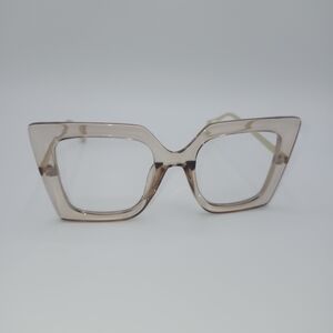 Chic Tan Cat-Eye Sunglasses